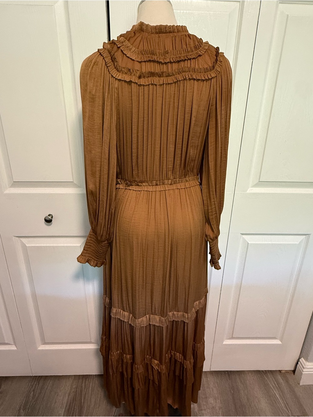 Moon River Brown Tiered Long-Sleeve Maxi Dress - Picture 9 of 11